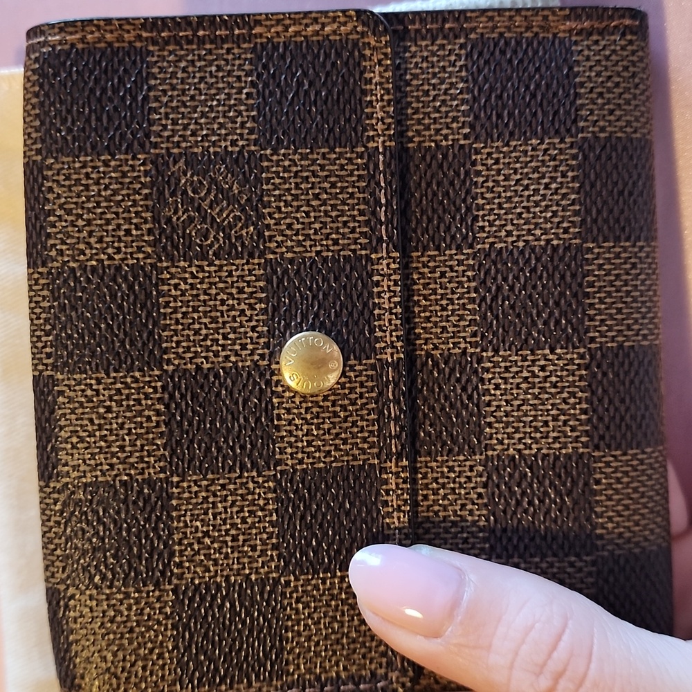 Louis Vuitton Damier Wallet - Picture 12 of 14